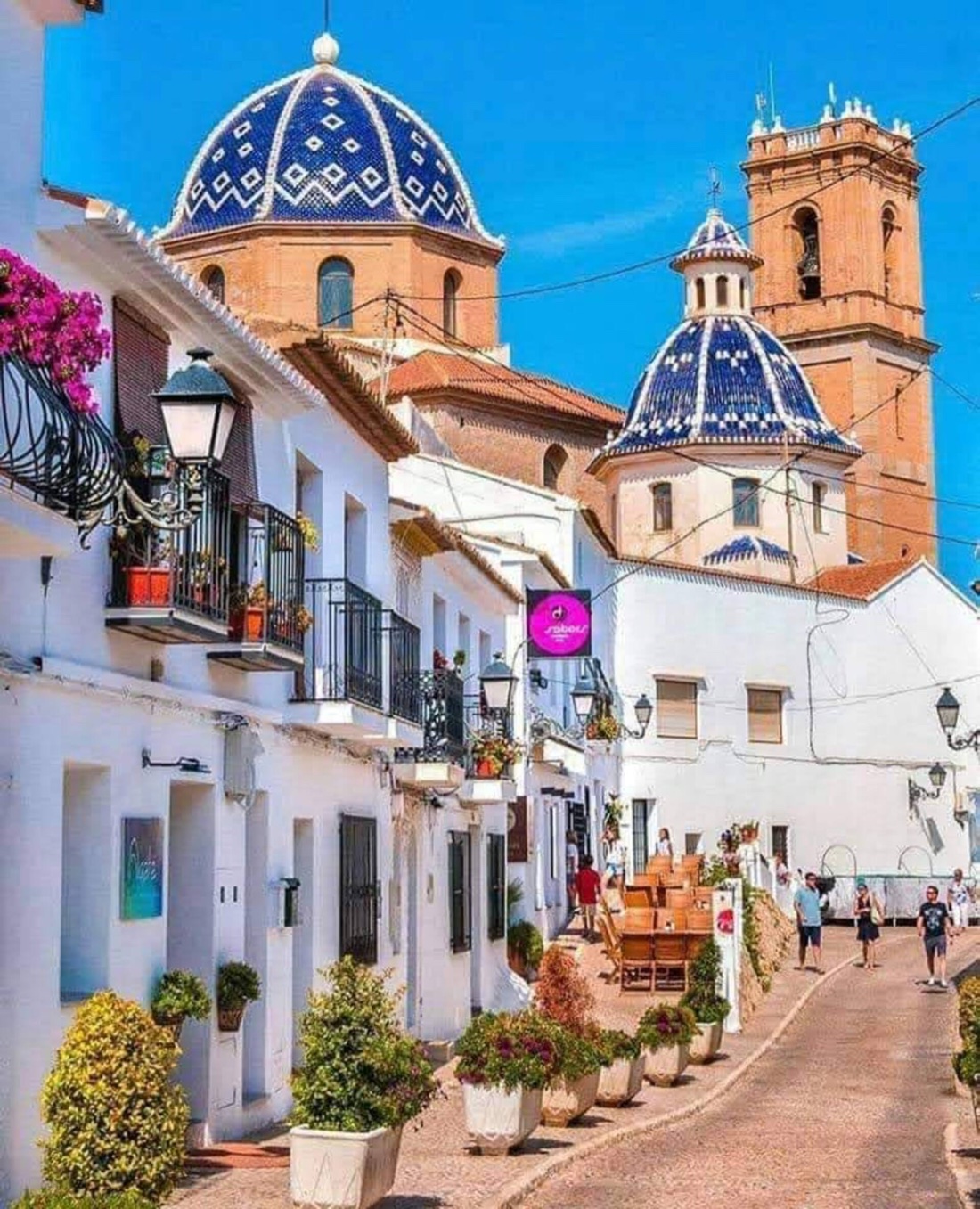 Het witte oude centrum van Altea met de kerk